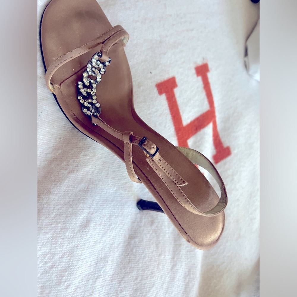 sling back dark cream with kitty hill size 7/ 1/2
